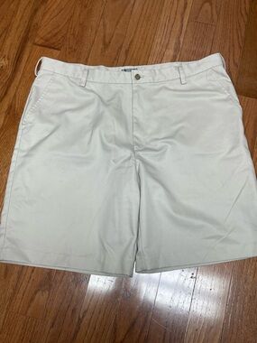 Izod Golf Men’s Light Tan/Beige Golf Shorts Size 40